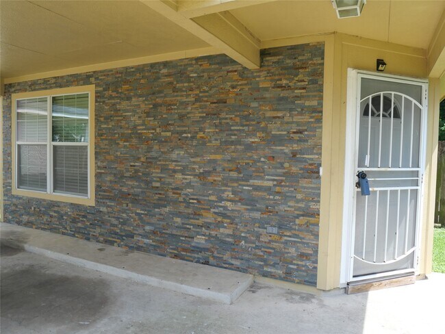 Building Photo - 6603 Schambray St