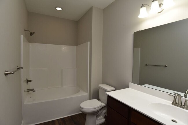 Building Photo - Remodeled Cute Modern Home In the Heart Of Richmond Hill