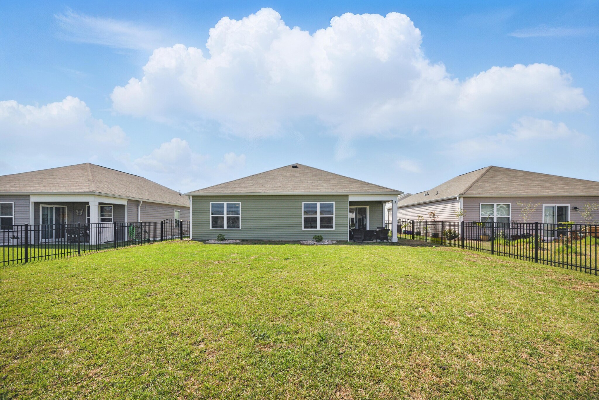 Building Photo - 580 Talisman Trl