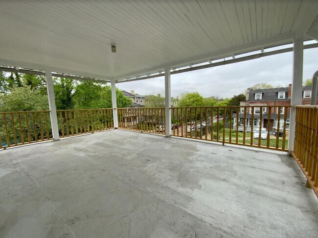 Building Photo - 135 W Washington Ln