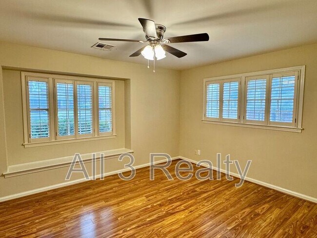 Building Photo - 2913 Sumter Ave