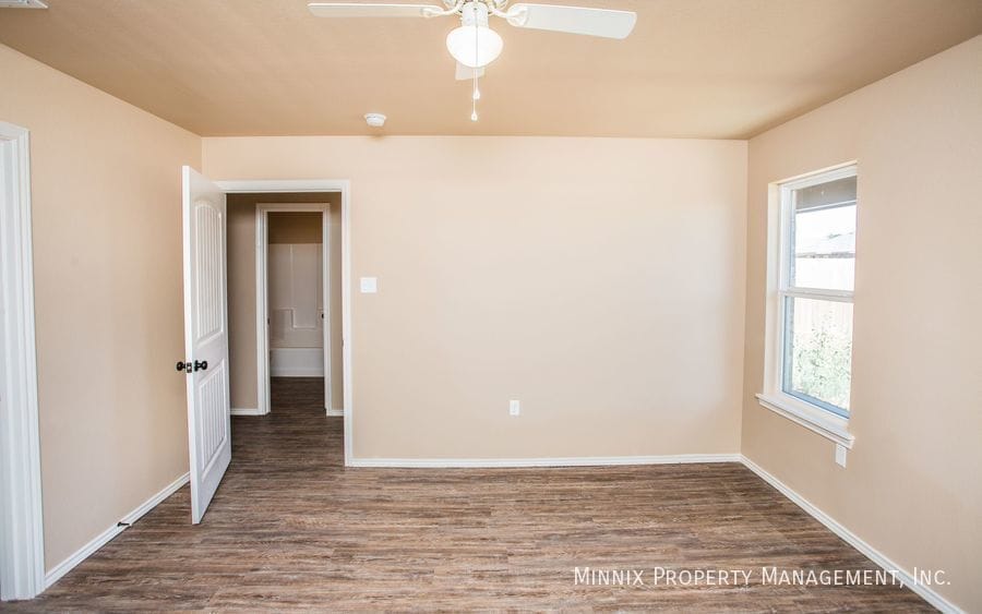 Building Photo - 2402 N Ave O