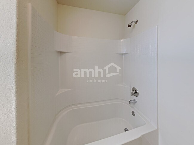 Building Photo - 7822 Creekshore Cove