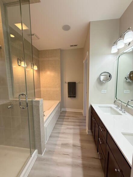Building Photo - 2864 N River Walk Dr