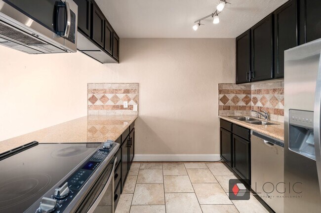 Building Photo - Beautiful Condo in Great Location!