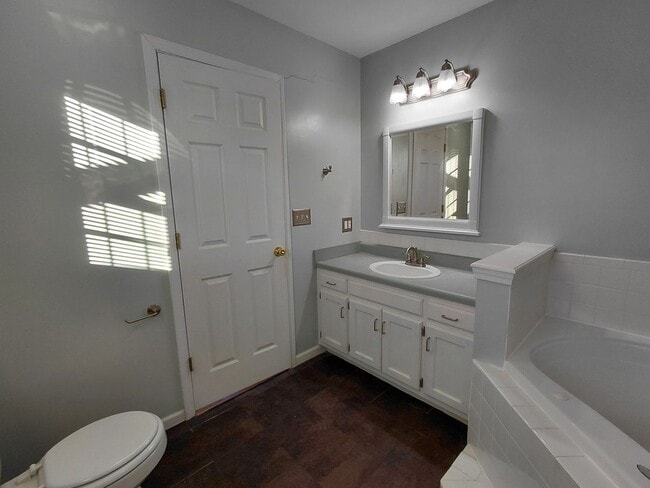 Building Photo - 2 Bedroom Home