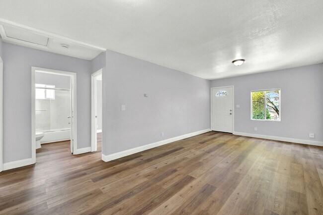 Building Photo - Great 2 Bed 1 Bath House in Vallejo -- AVA...