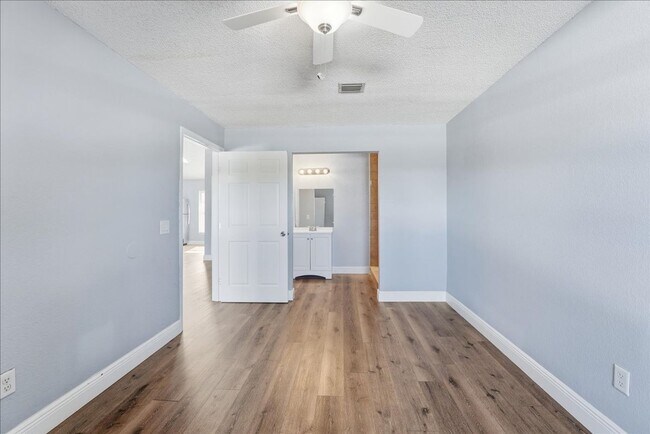 Building Photo - 3651 N Goldenrod Rd