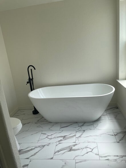 Building Photo - 3360 N Topanga Canyon Blvd