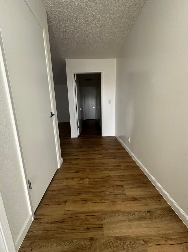 Building Photo - 547 De Leon Dr