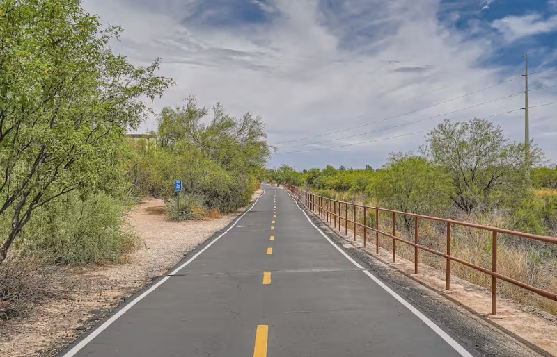 Building Photo - 2030 E River Rd