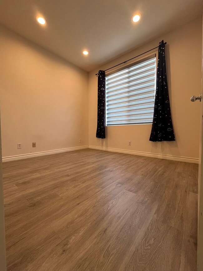 Building Photo - 305 Marinella Aisle