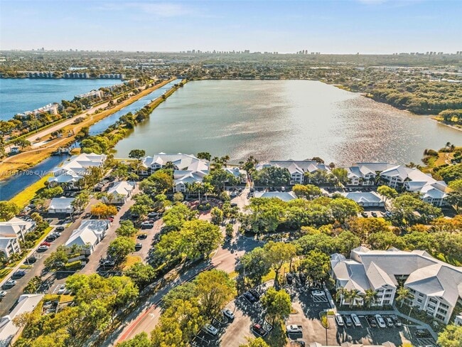 Building Photo - 2820 N Oakland Forest Dr