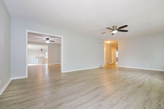 Building Photo - 3 BR / 2.5BA | Updated Single Family Home | 2-Car Garage Parking | Private backyard!