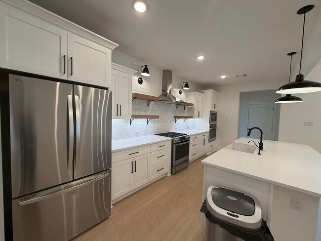 Building Photo - Move-in ready and like-new! Washer, dryer, and refrigerator Included.