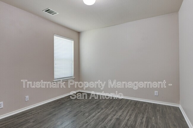 Building Photo - 130 Carmel Dr