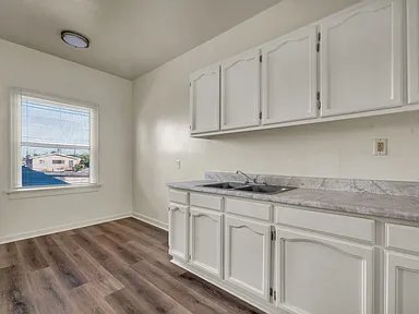 Building Photo - 1628 W 45th St