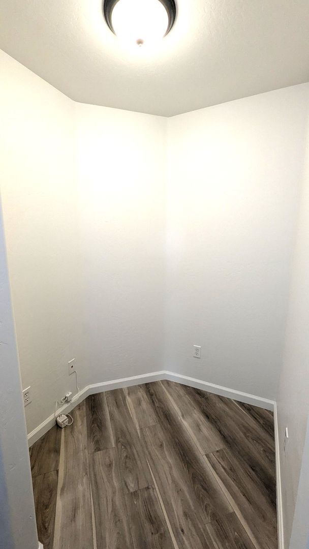 Building Photo - Beautiful 3 bedroom 2 Bath on Large Corner Lot