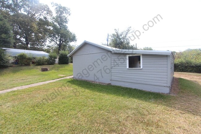 Building Photo - 3 Bedroom, 1.5 Bath! New on the Market and...