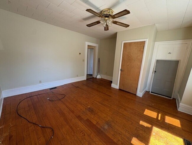 Building Photo - 166 Church St