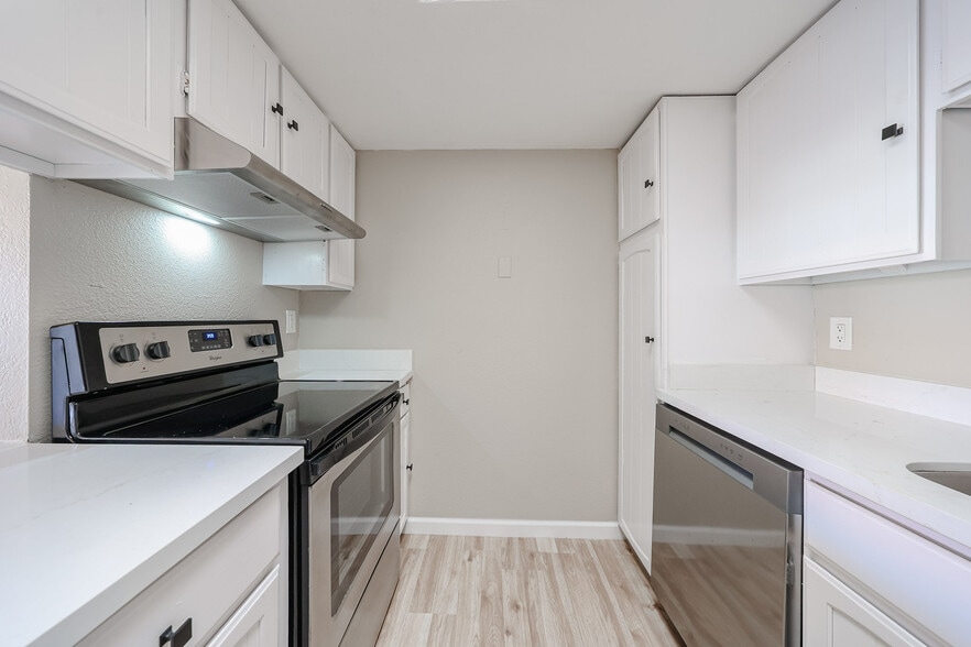 Building Photo - 6818 N 35th Ave