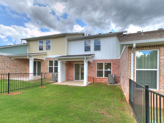 Building Photo - Luxury, Zero Maintenance Living Edmond Tow...