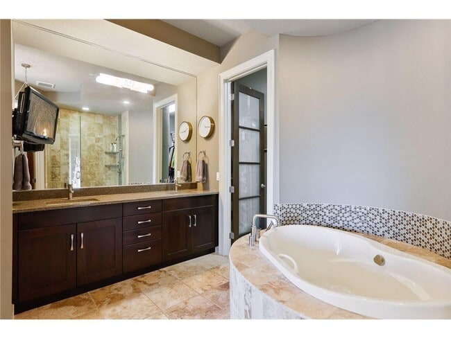 Building Photo - 555 Oak Ridge Pl