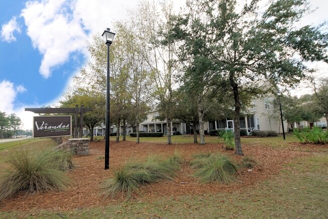 Building Photo - Great Location in Freeport