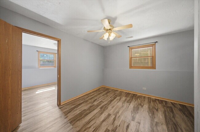 Building Photo - Move-In Ready Split-Level with Open Floor Plan