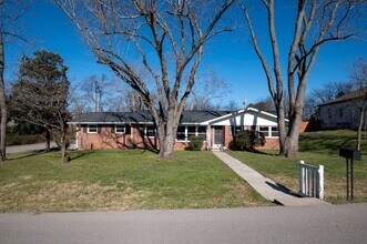 Building Photo - Renovated 4 Bed, 4 Bath Single Level Home, No HOA