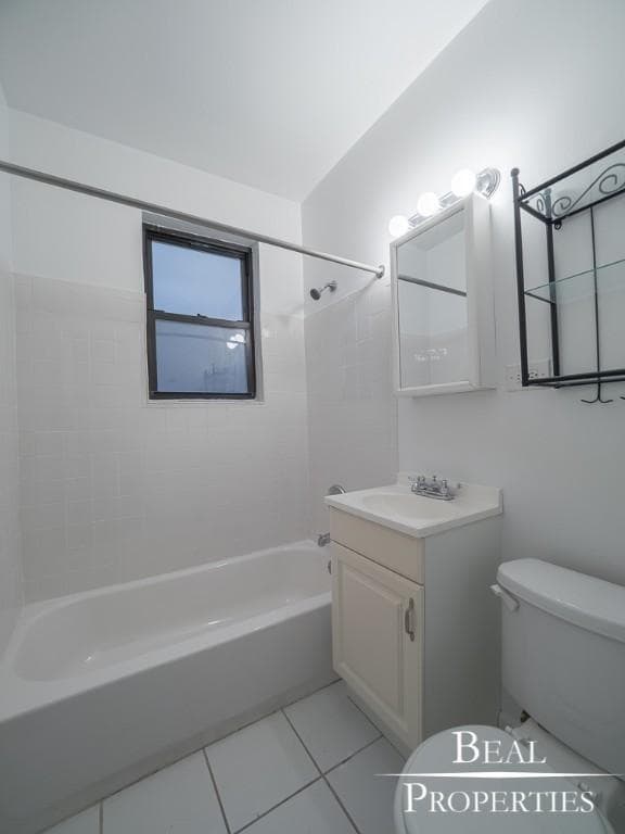 Building Photo - 2 bedroom in GLENCOE IL 60022
