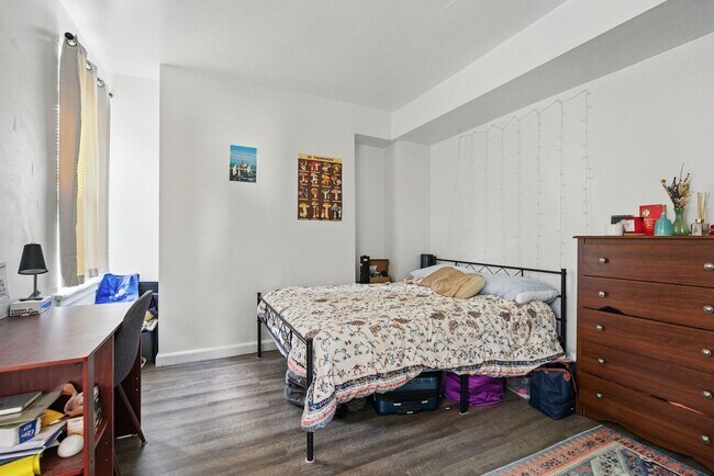 Building Photo - 4 bed, 1.5 bath Southside Flats Apartment!