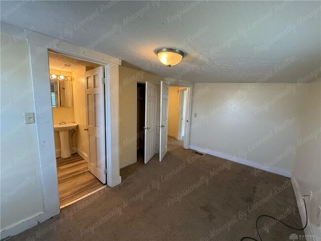 Building Photo - 1835 Hillsdale Ave