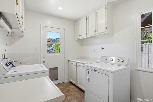 Building Photo - 5880 Olinda Rd