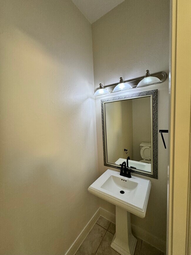 Half bath - 134 S 1160 West Cir