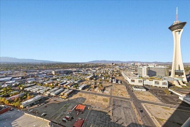 Building Photo - Stunningly Remodeled Studio High-Rise Unit For Rent