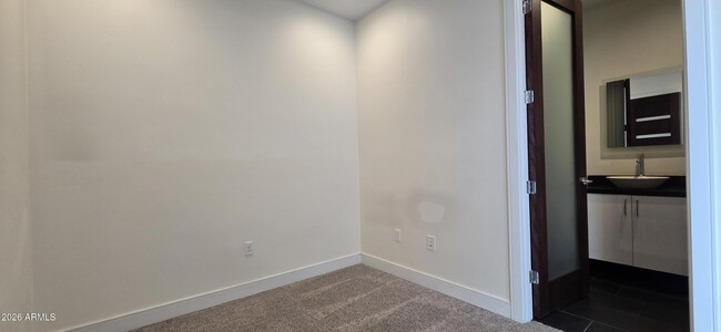 Building Photo - 506 S Hardy Dr