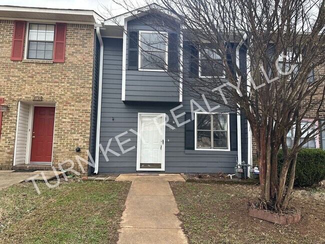 Primary Photo - Townhome for rent in Grayson Valley