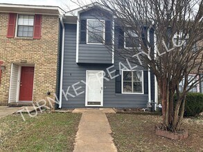 Building Photo - Townhome for rent in Grayson Valley