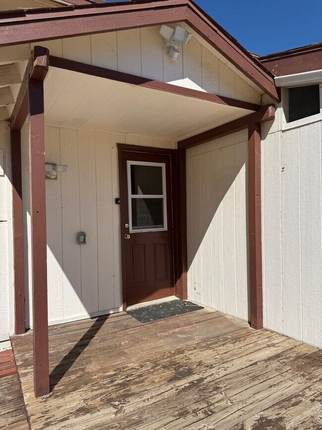 Building Photo - Charming Barndominium Rental with Scenic Foothill Views – Springville, CA