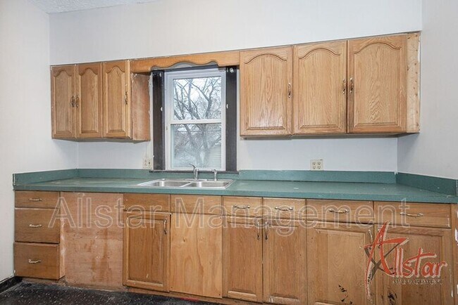 Building Photo - 2045 W 89th St