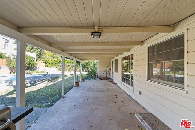 Building Photo - 17117 Weddington St