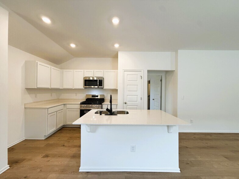 Building Photo - 3625 Blue Ave