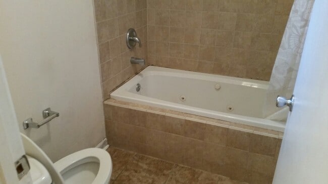 Building Photo - 2046 Shadywood- HOUSE FOR LEASE IN SHREVEPORT