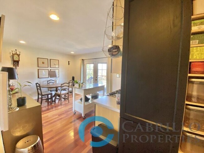 Building Photo - 3964 Manzanita Dr