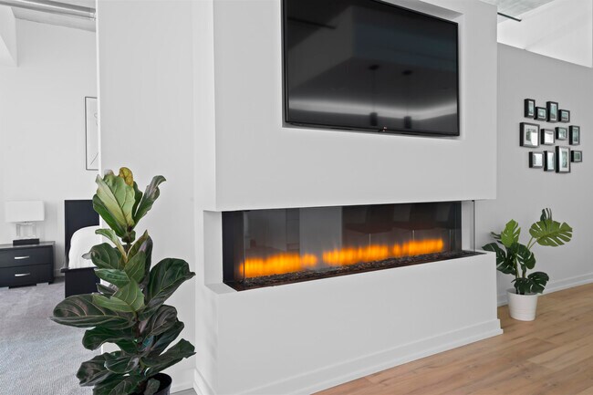 Building Photo - 350 N Main St