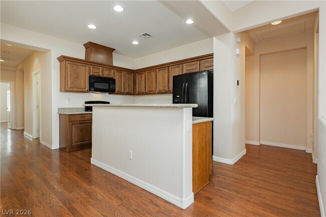 Building Photo - 11220 Robin Park Ave