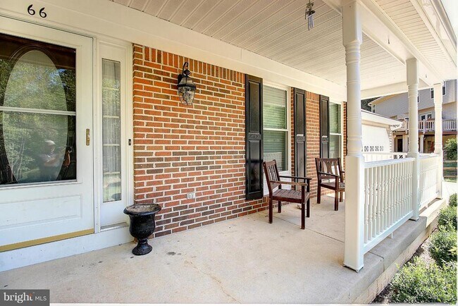 Building Photo - 66 Larkwood Ct