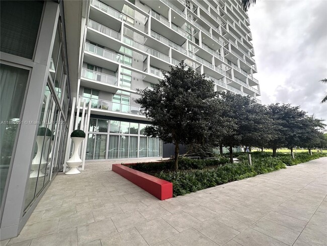 Building Photo - 2000 Metropica Wy