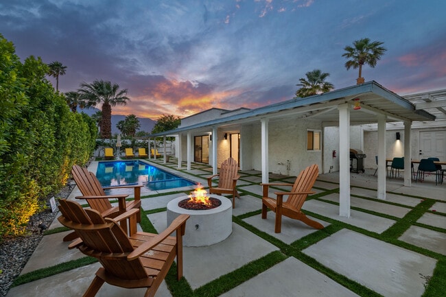 Building Photo - 1433 E Caleta Way